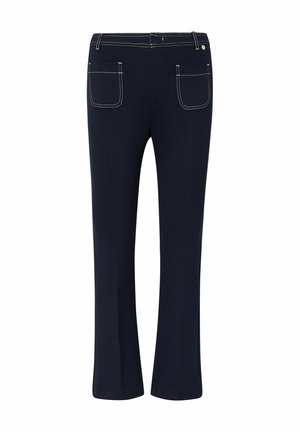 Pantalon bleu marine avec surpiqûres blanches contrastées, deux poches plaquées à l'avant, passants pour ceinture et jambes évasées.