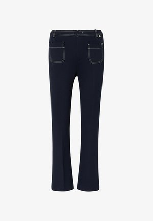 Pantalon bleu marine avec surpiqûres blanches contrastées, deux poches plaquées à l'avant, passants pour ceinture et jambes évasées.