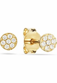 Guldörhängen med en texturerad design, utsmyckade med kluster av klara ädelstenar arrangerade i ett cirkulärt mönster.