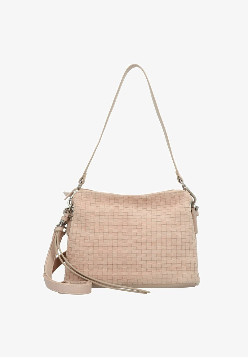 Borsa a tracolla in pelle rosa intrecciata con forma piatta, tracolla regolabile e piccoli dettagli in metallo argentato. Superficie testurizzata con motivo a griglia.