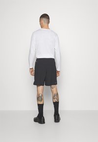 Puma RUN ULTRAWEAVE 7 - Pantalón corto de deporte - black