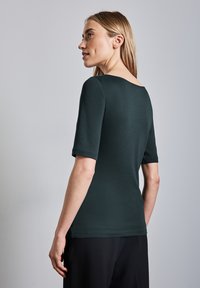 Street One IN UNIFARBE - T-shirts basic - grün