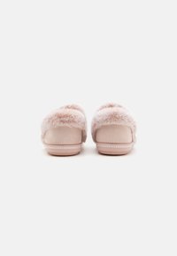 Skechers COZY CAMPFIRE - Papucsok - blush