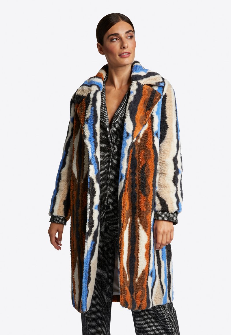 Rich & Royal GEMUSTERTER FAKEFUR MANTEL Winter coat original/beige