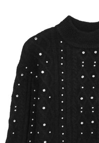Schwarzer gestrickter Pullover mit hohem Kragen, dekoriert mit gleichmäßig verteilten kleinen und großen runden silbernen Nieten in vertikalen und verstreuten Mustern.