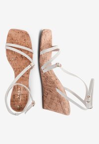 Next Sandales compensées - off-white