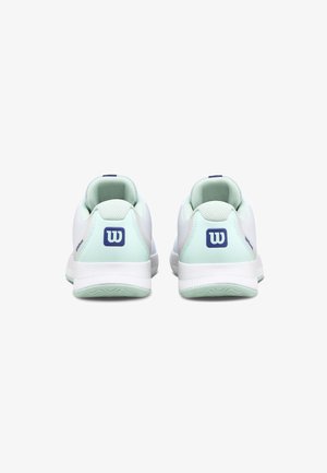 Par de zapatillas deportivas blancas y verde claro con logotipos azules "W" visibles en la zona del talón trasero, vistas desde atrás sobre un fondo blanco.