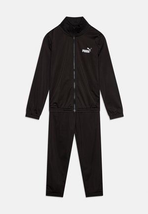 Must Puma dressipluus luku ja rinnal logoga, sobivate elastse vöökohaga pükstega, esitatud lihtsal taustal.