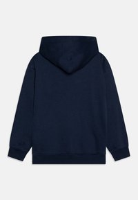 Felpa blu navy, in cotone, presenta un grande cappuccio sul retro, polsini e orlo ribattuti, struttura liscia, senza pattern o hardware visibili.