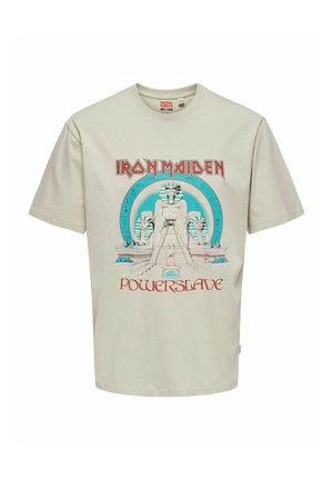 Ljusbeige bomullströja med grafiskt tryck av forntida egyptiska statyer och hieroglyfer, med texten "Iron Maiden" och "Powerslave".