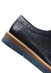 Derimod Derbies - dark blue