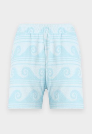 Shorts en éponge bleu clair et blanc avec une ceinture élastique, présentant un motif de vagues en bandes horizontales.