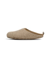 Pantofole in feltro di un beige chiaro con una forma liscia e arrotondata e un bordo in tessuto marrone. Suola testurizzata con una finitura scintillante.