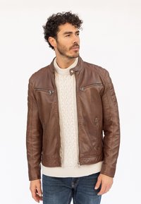 Unausgewählt, cognac