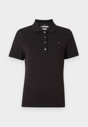 Polo shirt noir en coton avec un col classique, des manches courtes et une patte de boutonnage à trois boutons. Présente un petit logo sur la poitrine.