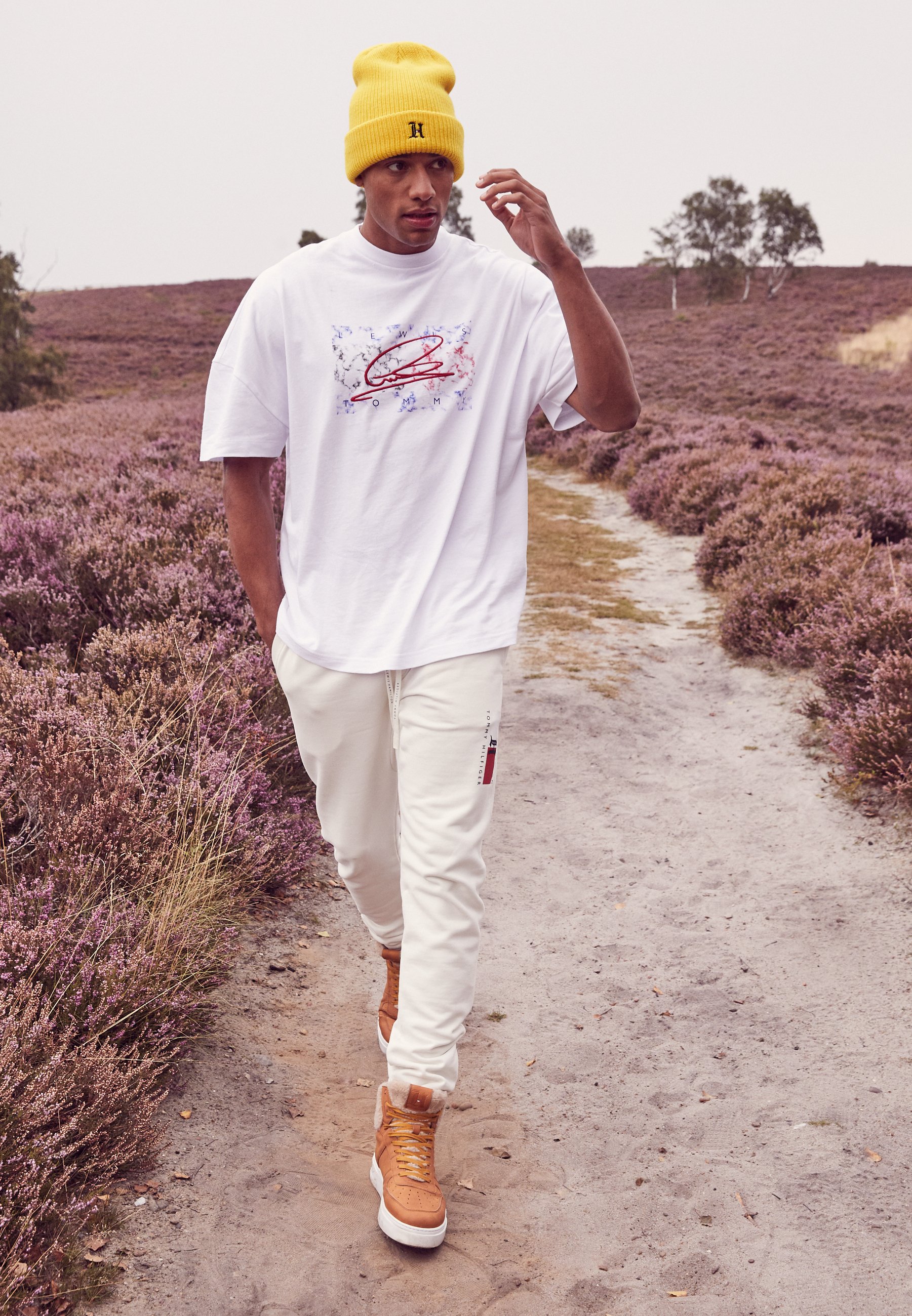 Tommy Hilfiger LEWIS HAMILTON UNISEX OVERSIZED LOGO TEE - T-shirt print -  white/wit - Zalando.be