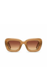 Bruna, tonade fyrkantiga solglasögon med en transparent, glänsande ram. Linserna har en övertoning från mörkbrunt till ljus bärnsten.