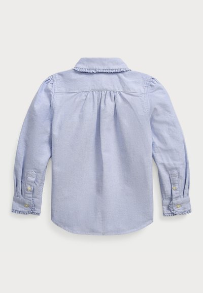 Camisa de mangas longas azul clara, feita de algodão, com gola franzida, punhos com botões e design com as costas ajustadas.