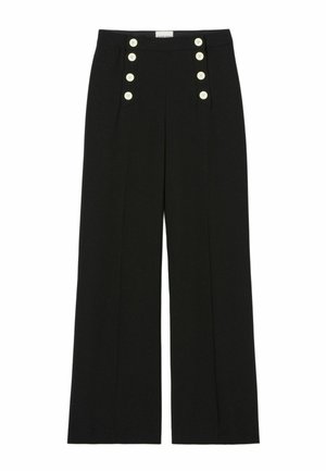 Pantalons larges noirs en tissu doux, dotés de six grands boutons blancs sur le devant et de deux poches latérales. Coupe ajustée avec des plis pressés.