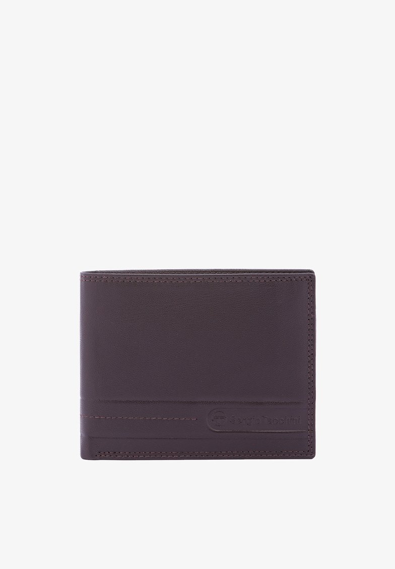 Bruine leren portemonnee met een soepele textuur, bi-fold ontwerp en minimale stiksels. Heeft een logo dat op de voorkant is gedrukt.