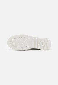 Palladium Šněrovací kotníkové boty - white