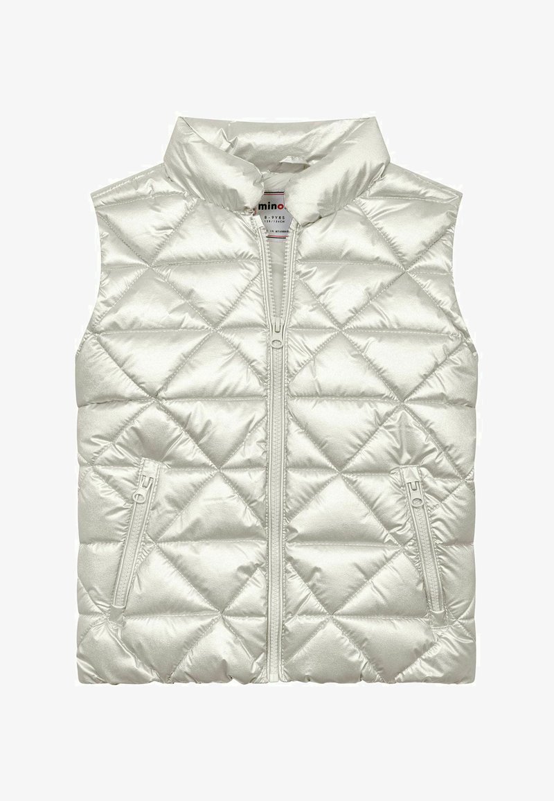 Prešívaný bezrukávový kabátik v metalickej striebornej farbe s vysokým golierom, predným zipsom a dvoma bočnými vreckami. Hladká, lesklá textúra s diamantovým vzorom.