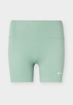 Ανοιχτό πράσινο αθλητικό σορτς ποδηλασίας Nike με ψηλή μέση και λευκό σήμα Nike στη αριστερή πλευρά, πάνω σε απλό φόντο.