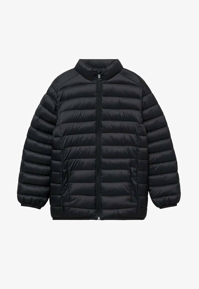 Črni puhovka z zadrgo na sprednji strani, stoječim ovratnikom in prešito zasnovo. Ima rebraste manšete in gladko, sijočo teksturo.