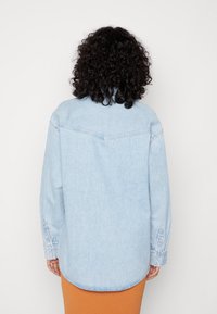 Levi's® DORSEY WESTERN - Džinsa auduma jaka - long journey 1