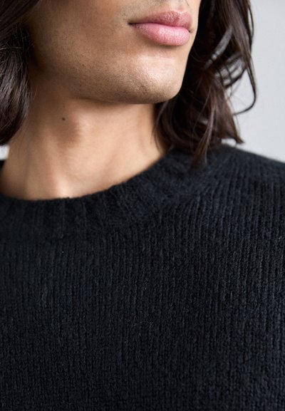 NN.07 Strickpullover - black
