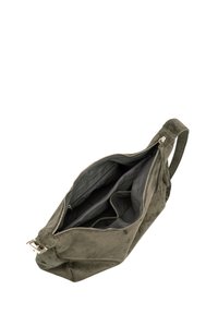 Borsa in suede verde oliva con chiusura a zip, dotata di più scomparti interni e di una sola tracolla imbottita.