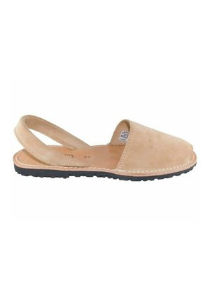 Sandalia plana de ante beige con puntera cerrada, tira trasera, suela cosida y suela exterior de caucho negro, talla 37.