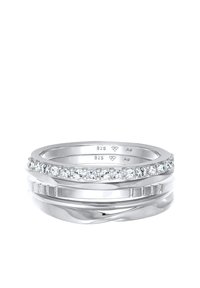 Stable sølvringe med varierede teksturer og mønstre, heriblandt en række klare ædelsten og et snoet design. Stemplet 925.