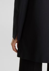 Esprit Collection Pitkä takki - black