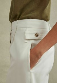 Reiss Tygbyxor - white