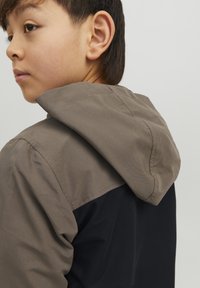 Jack & Jones Junior JJERUSH BLOCKING NOOS JNR - Könnyű dzseki - blocking