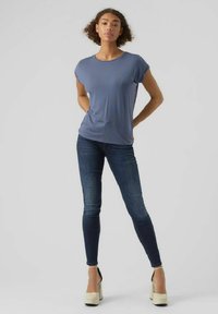 Vero Moda VMAVA PLAIN - T-paita - china blue