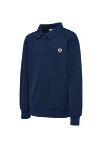 Mörkblå pikétröja i strukturerat tyg, med krage, treknappsslutning och en liten logotyp på vänster bröst. Långa ärmar med ribbade manschetter.