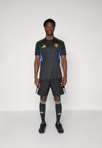 adidas Performance MANCHESTER UNITED - Sportfelső - black/blue/tribe yellow