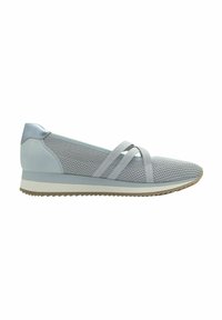 Helle blaue Sneakers mit einem Obermaterial aus Mesh, zwei flachen elastischen Riemen und einer kontrastierenden Sohle. Verfügt über eine glatte Ferse und eine gerippte Außensohle.