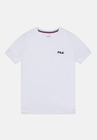 T-shirt blanche à manches courtes en tissu lisse, avec un col rond et un petit logo Fila brodé en bleu marine et rouge.