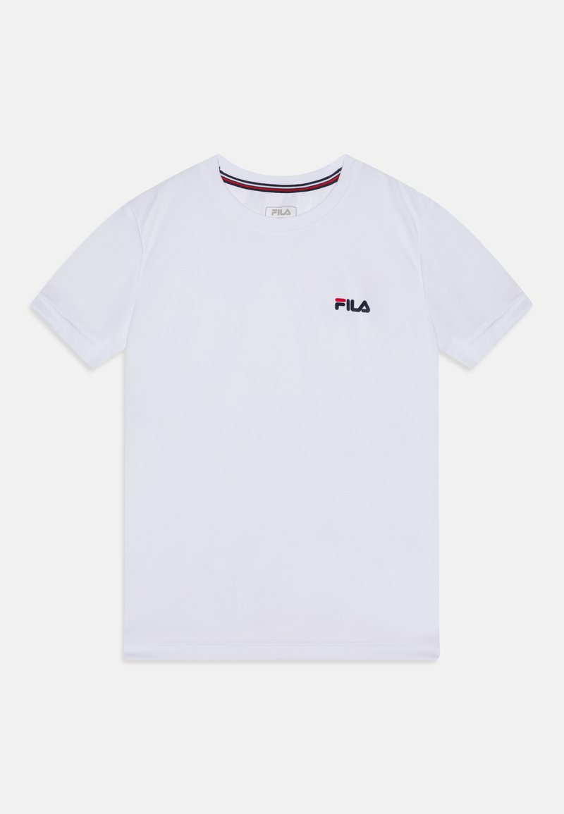 T-shirt blanche à manches courtes en tissu lisse, avec un col rond et un petit logo Fila brodé en bleu marine et rouge.