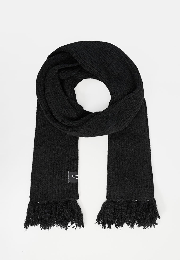 Scarf nera a coste realizzata in morbido tessuto, con estremità frangiate. Un piccolo etichetta è visibile su un lato con il testo "JUST."