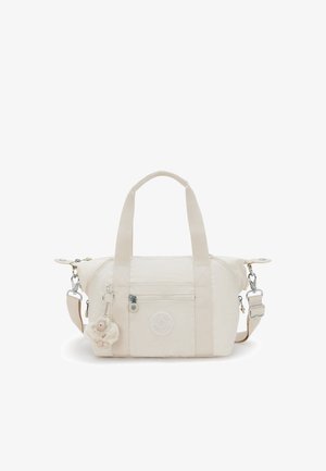 Borsa a tracolla in tessuto beige con doppi manici e tracolla staccabile. Presenta una tasca frontale con zip e un charm a forma di orsetto. Dettaglio del logo rotondo visibile.