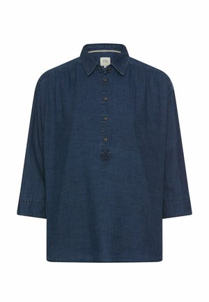 Mørkeblå denimskjorte med lange ærmer, en krave og en knapstolpe med fem knapper ned foran i midten.