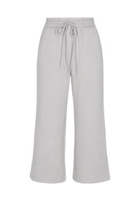 Lichtgrijze wijde broek met een elastische tailleband en trekkoord, met een textuur van een geometrisch patroon over de hele broek.
