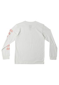 Weißes Langarm-T-Shirt mit Rundhalsausschnitt, ausgestattet mit orangen Textgrafiken auf dem linken Ärmel und dem Rücken. Aus weichem Baumwollmaterial.