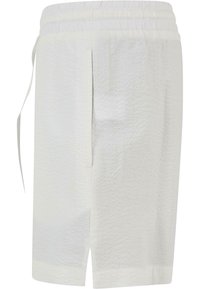 Hvite shorts med teksturert stoff, elastisk midje med snor, sidelommer og rett ben-design.