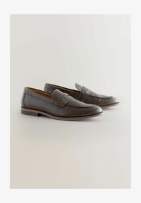Selected, brown