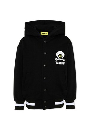 Veste noire à capuche avec boutons-pression, poignets rayés blancs et noirs, et texte de marque blanc "Barrow" avec un petit logo visage souriant jaune sur la poitrine.
